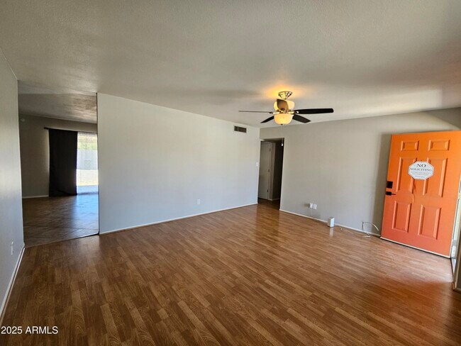 Building Photo - 4521 S Forest Ave