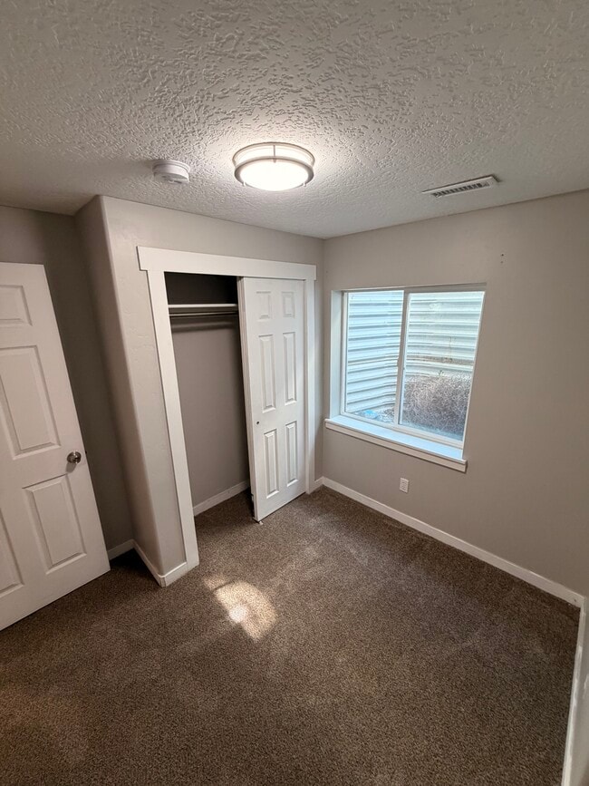 Building Photo - 4459 Pine Hollow Dr