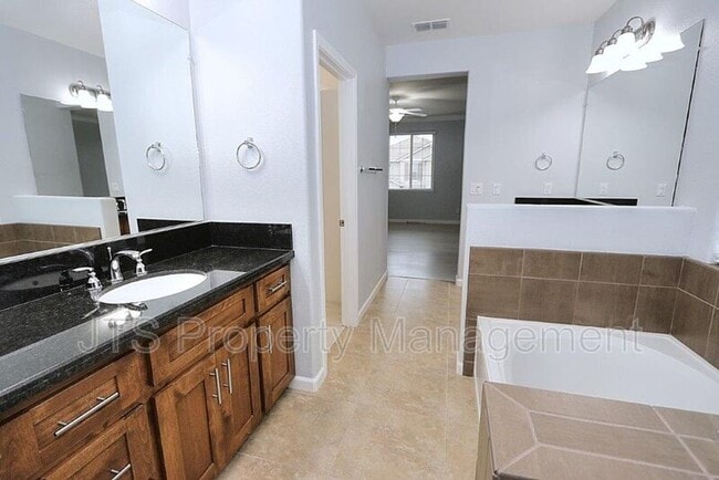 Building Photo - 9200 Rioja St