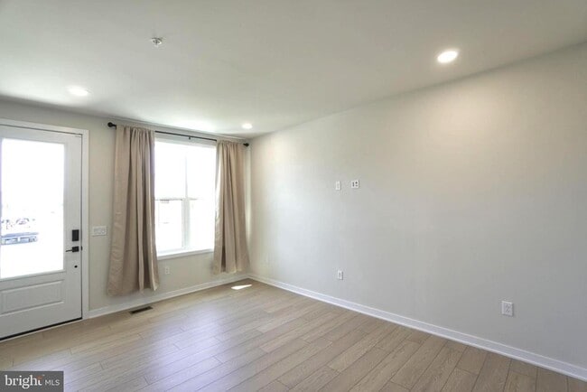 Building Photo - 332 Aspen Wy