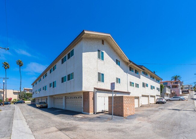 Building Photo - Beautiful remodeled 2 bed 2 bath townhome ...