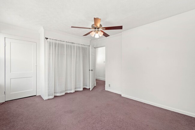 Building Photo - AVAILABLE ON JUNE 1!! SPACIOUS 3 BEDROOM i...