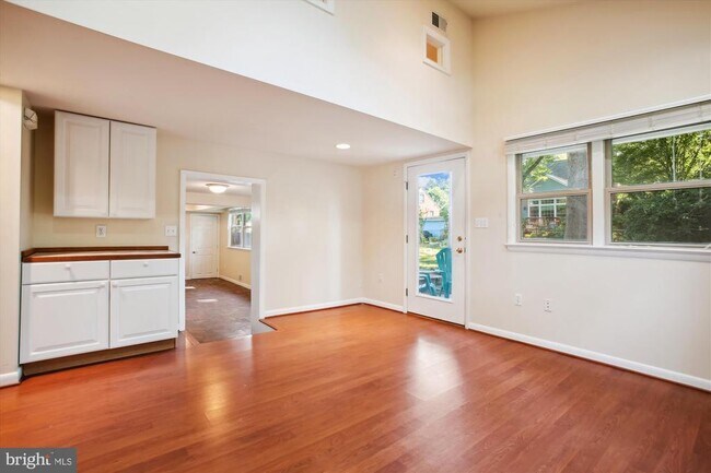 Building Photo - 8509 Cyrus Pl