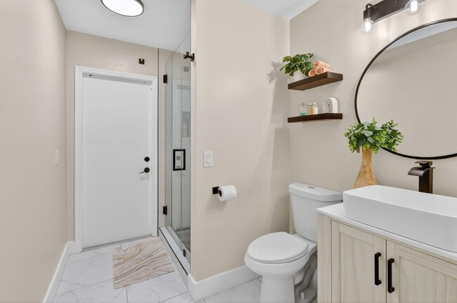 Building Photo - 481 SW Aster Rd