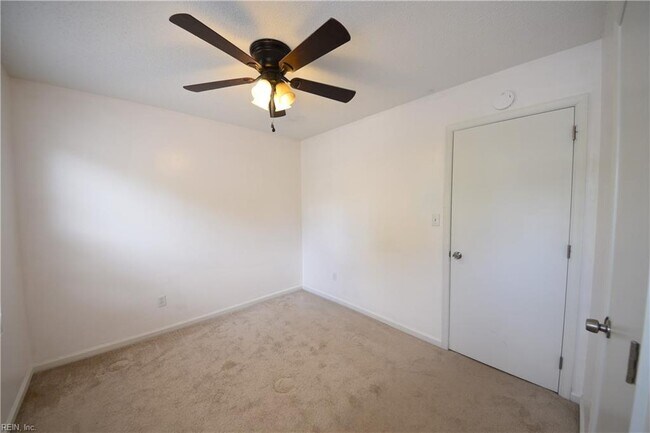 Building Photo - 1549 River Creek Crescent