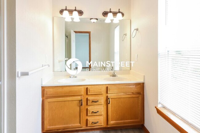 Building Photo - 3 Bedroom Pet-Friendly Home in GRAIN VALLE...