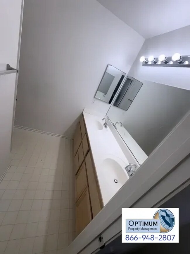 Building Photo - Beautiful 5 Bedroom, 3 Bathroom Two-Story Home with Loft & Spacious Backyard