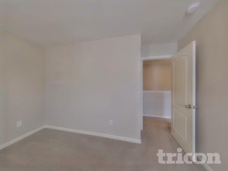 Building Photo - 1332 Waylon Ave