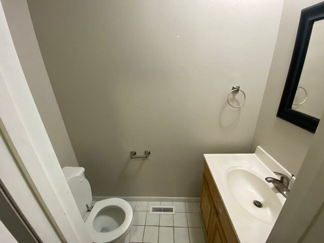 Building Photo - AVAILABLE NOW: GORGEOUS TOWNHOME $2,000/Month