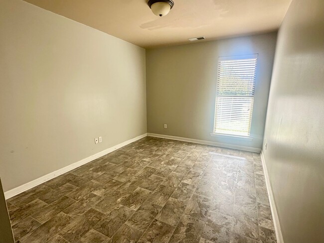 Building Photo - 2 bed, 2 bath townhome in Calera