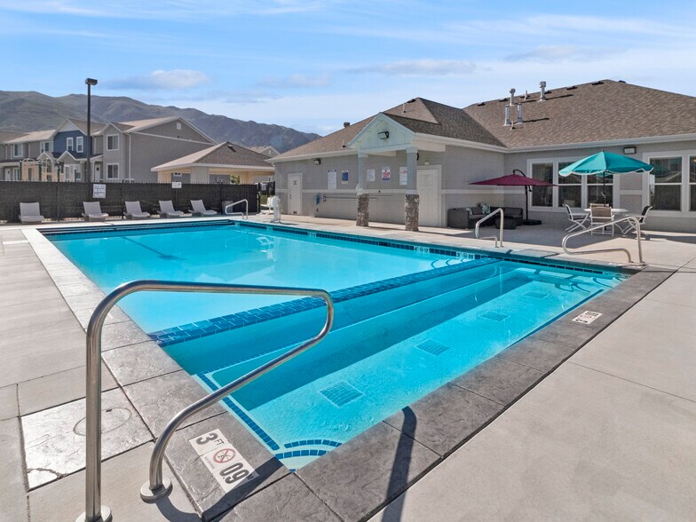 Primary Photo - Greyhawk Townhomes