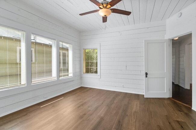 Building Photo - 1807 W Summit Ave.