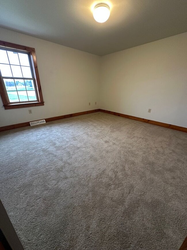 Building Photo - 3 Bedroom Townhouse Leola