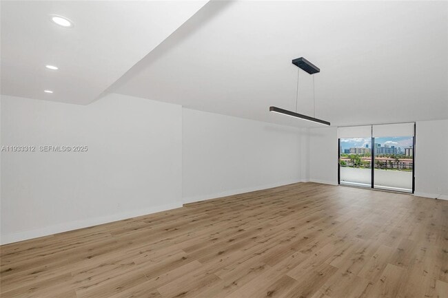 Building Photo - 2500 Parkview Dr