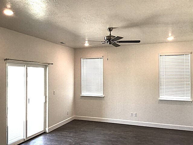 Building Photo - 1218 Peterson Ln