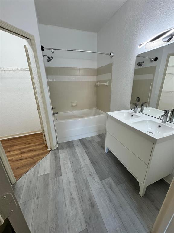 Building Photo - 5957 Westgate Dr