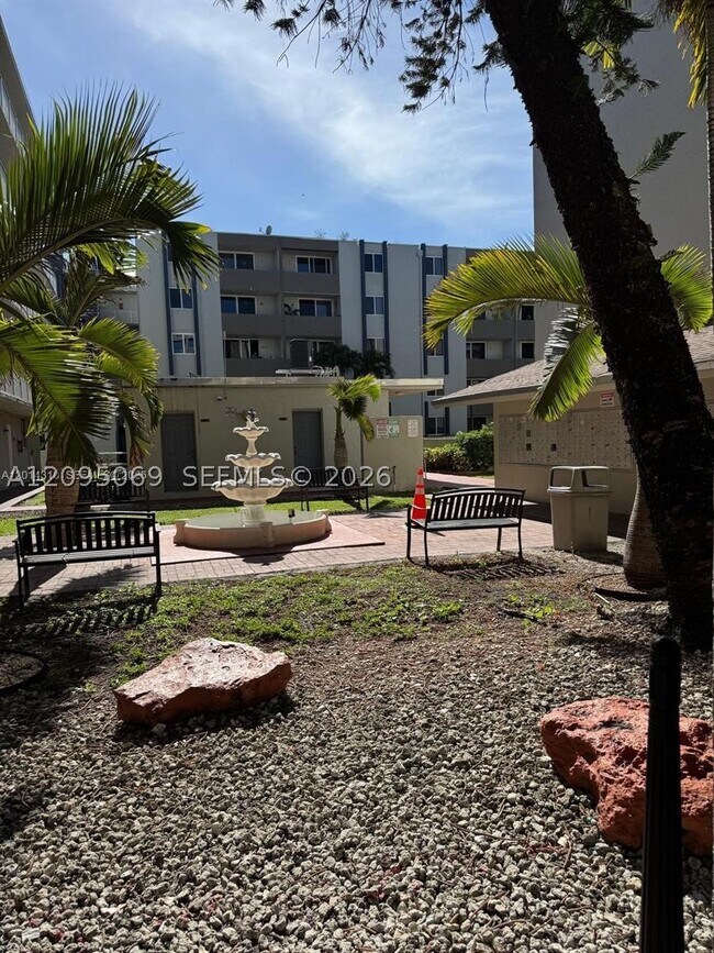 Building Photo - 10090 NW 80th Ct