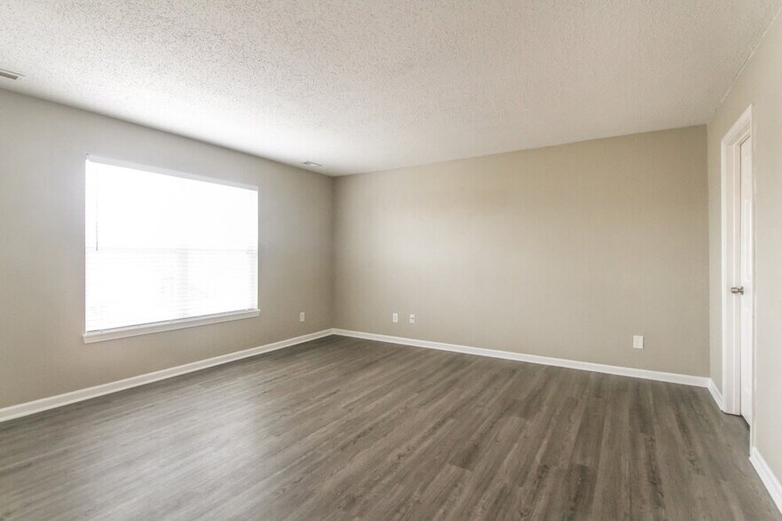 Building Photo - 607 Sweet Creek Dr