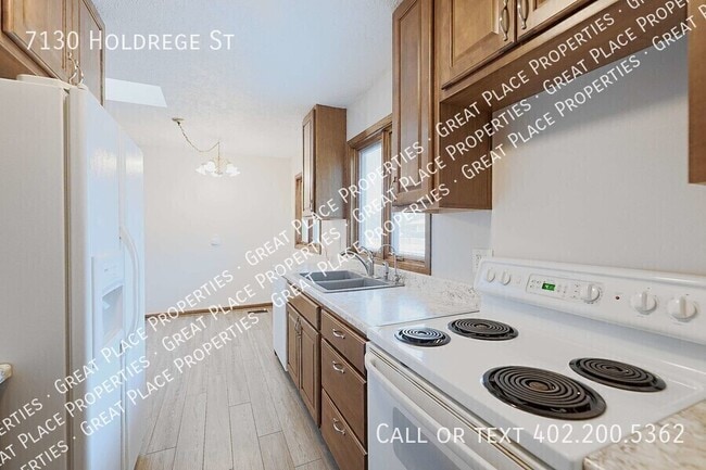 Building Photo - 7130 Holdrege St