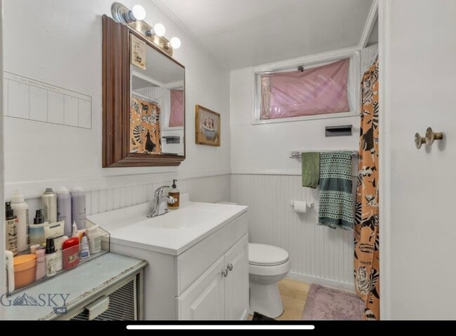 Building Photo - Private 1 bedroom