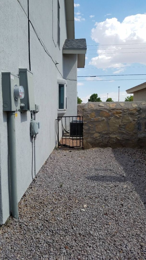 Building Photo - Exceptional 2-Story Eastside Home!