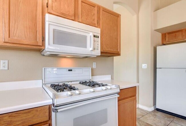 Building Photo - Single Story Gem!