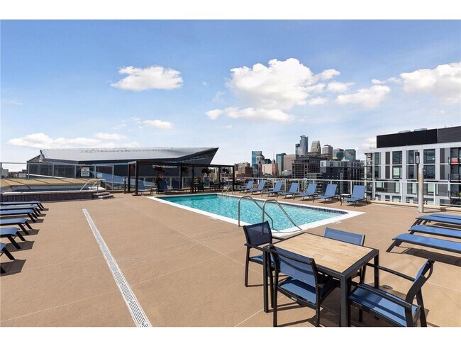 Building Photo - 215 10th Ave S