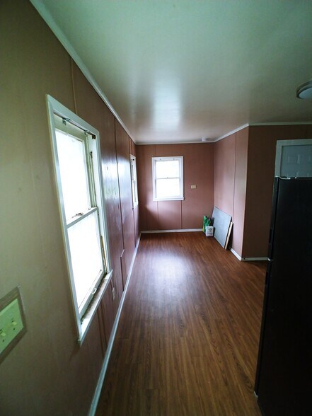 Eating area-Kitchen - 1000 samuels ave