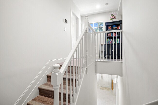 Building Photo - 4496 Hickory Dr