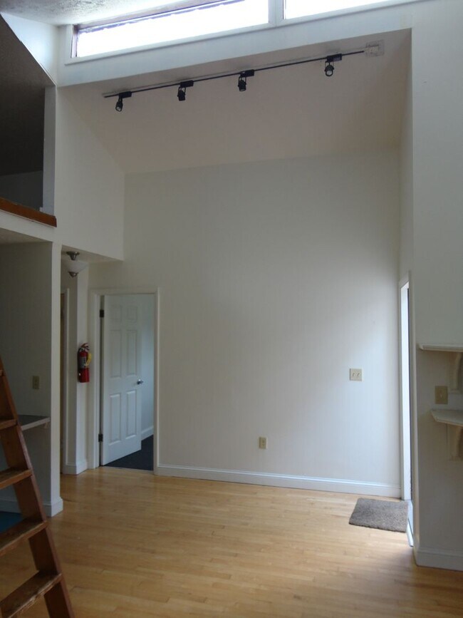 Building Photo - 718 Hudson St