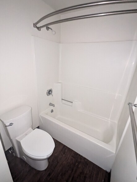 Building Photo - 401 State St