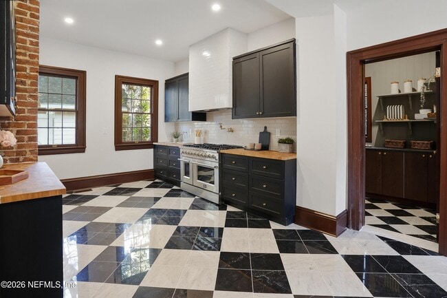 Building Photo - 2979 St Johns Ave