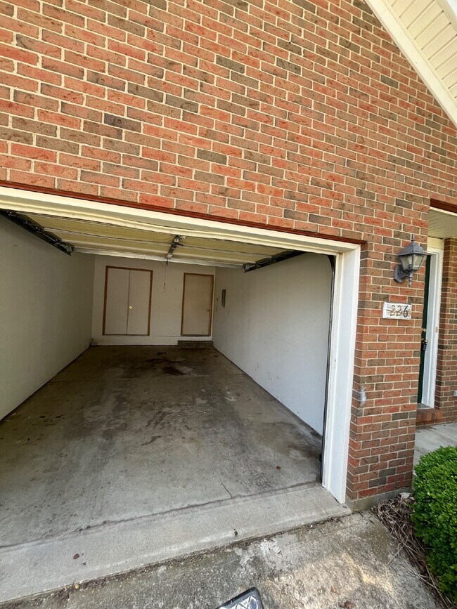 Building Photo - 226 Elizabeth Dr