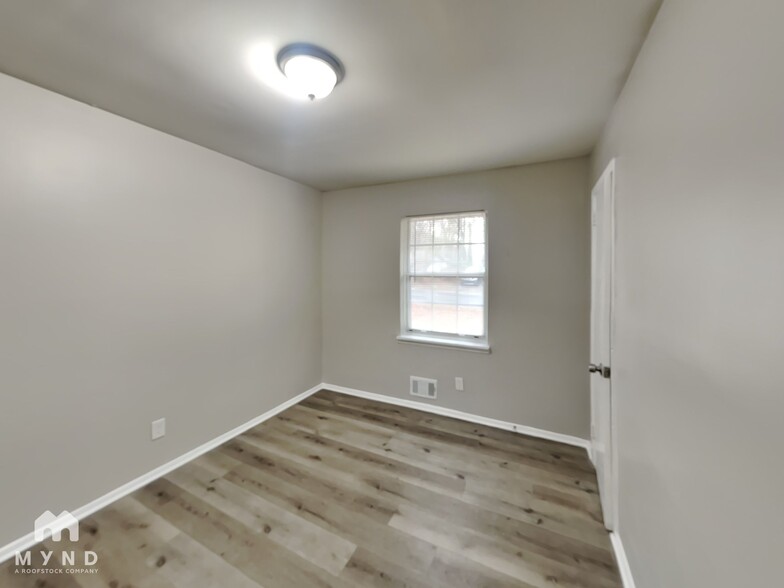 Building Photo - 5465 Deerfield Trail