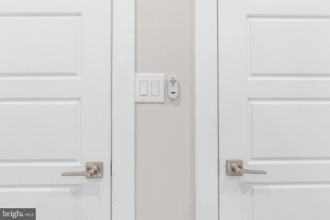 Building Photo - 103 E Duval St