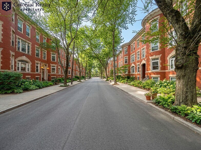 Building Photo - 10 Strathmore Rd