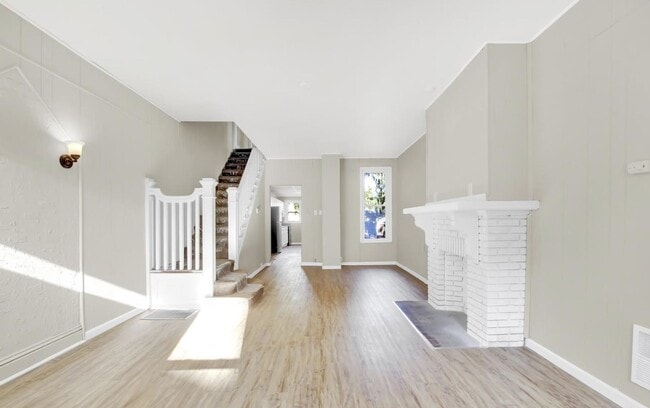 Building Photo - Bright 5 Bedroom, 1.5 Bath Home!