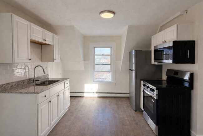 Building Photo - 75 Haviland Ave