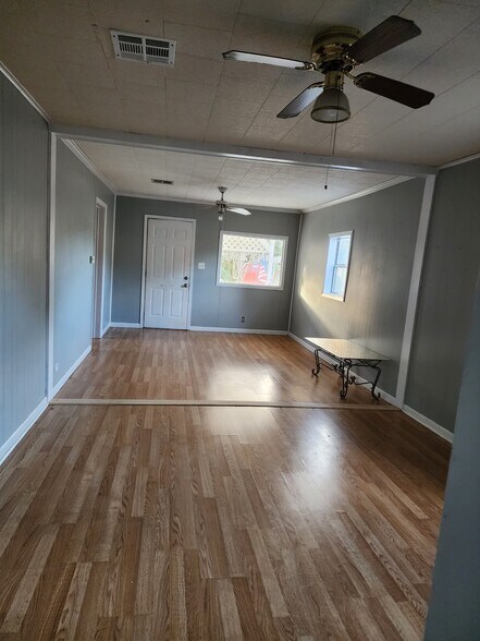 Living room - 1108 S Crocker St