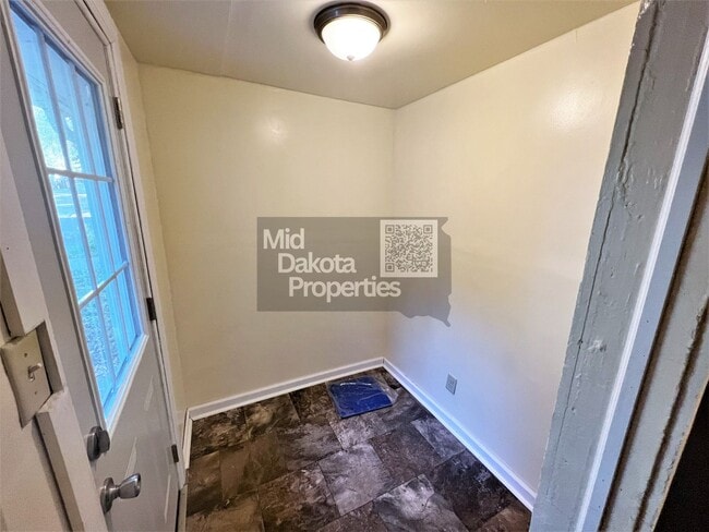 Building Photo - 608 S Wisconsin- 1 Bedroom House