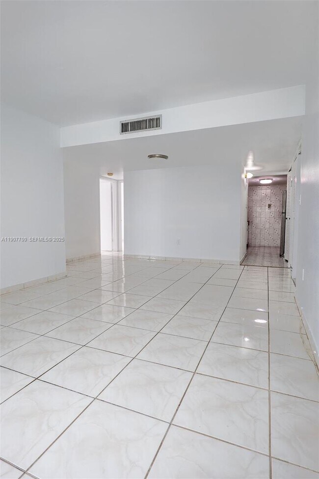 Building Photo - 750 NW 43rd Ave