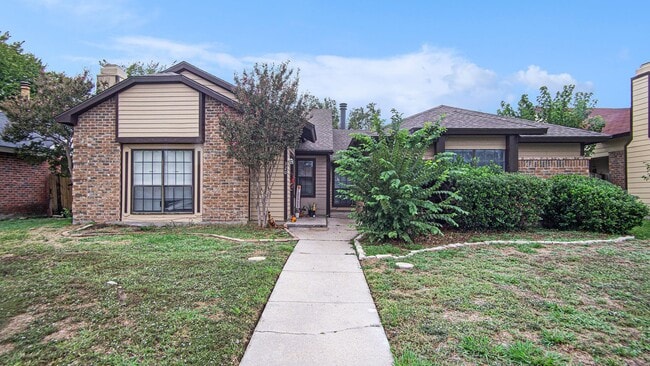 Building Photo - Updated 2/2 with Granite Counter Tops and ...