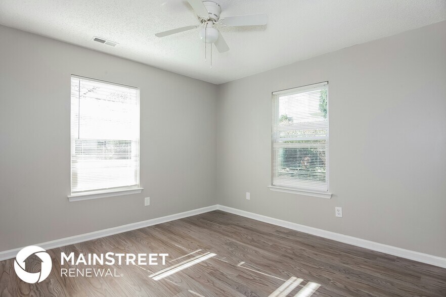 Building Photo - 10300 Northwoods Forest Dr