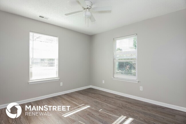 Building Photo - 10300 Northwoods Forest Dr