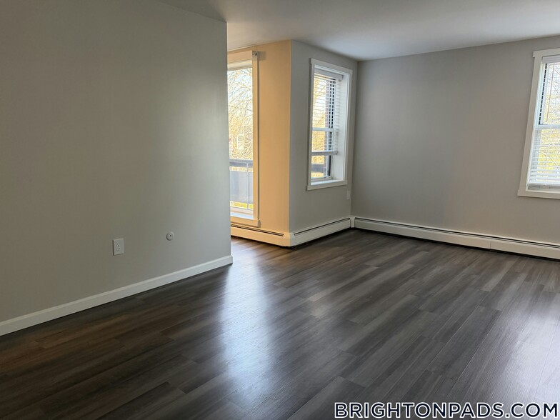 Building Photo - 9 Bronsdon St