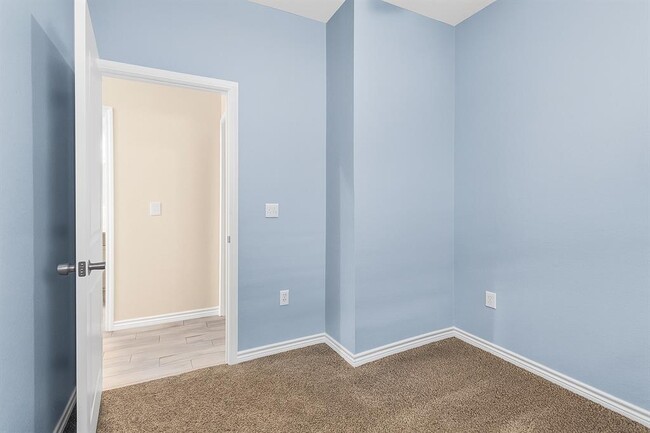 Building Photo - 286 Westchase St