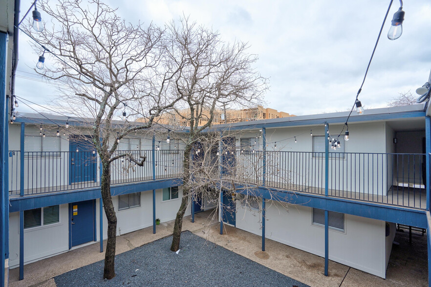 Building Photo - 3138 Manor Rd