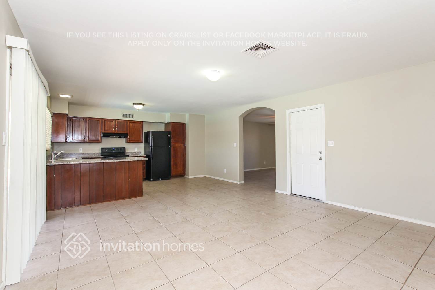 Building Photo - 2837 W Grovers Ave