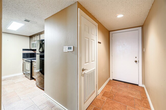 Building Photo - 14655 Champion Forest Dr Dr