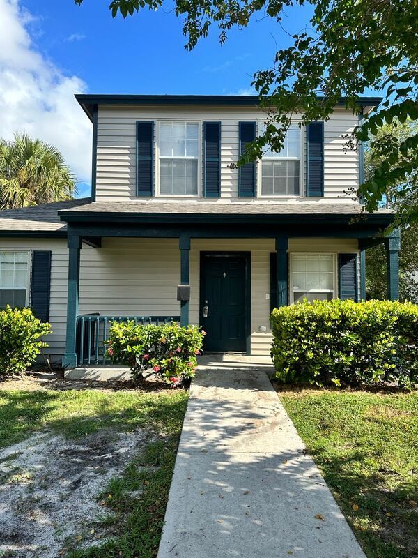 Building Photo - 821 5th St